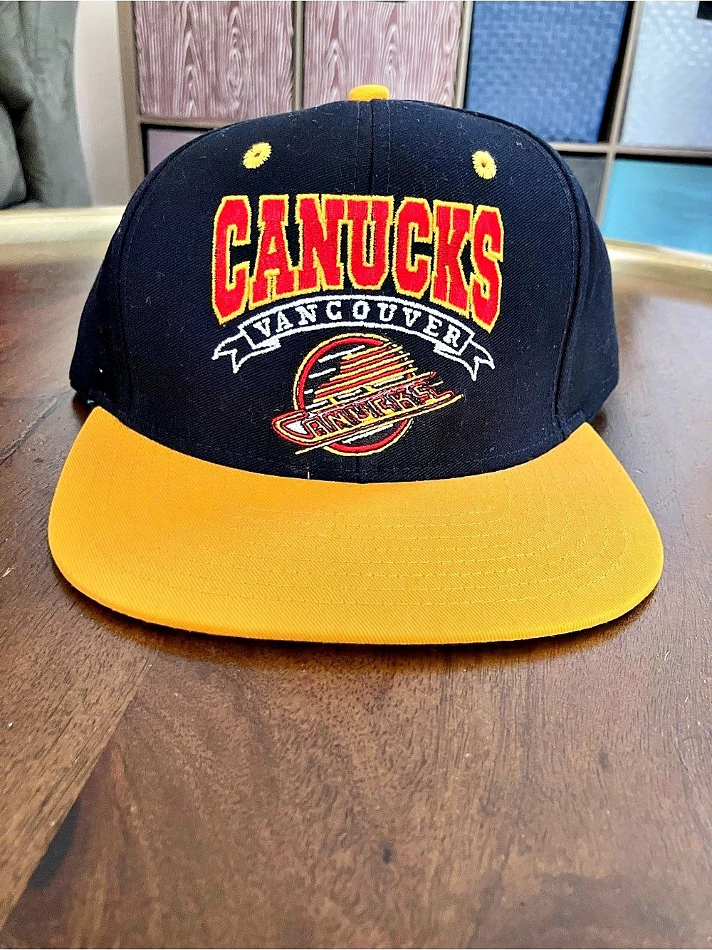 Vintage NHL Hockey Vancouver Canucks snapback Hat in Black & Yellow New